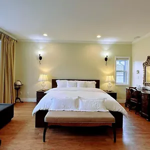 Super Cosy 8bed & 6bath In Heart Near To Airport Villa Vancouver