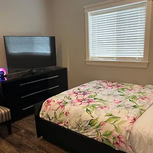 Spacious !!! Newer 2 Bedrooms Entire !! Near Airport !!!! Holiday home Abbotsford